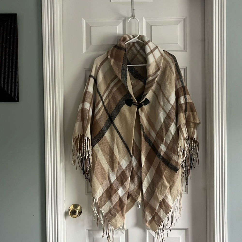 West loop women’s plaid poncho shawl scarf,  toggle closure nwt